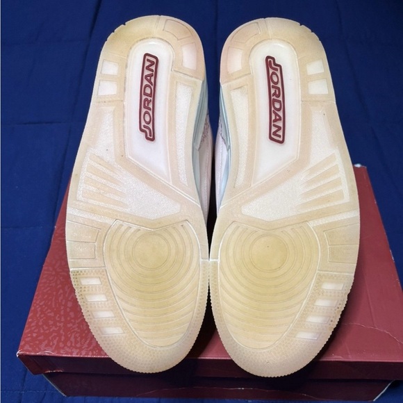 Athletic_Shoes